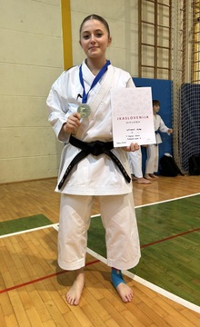 Elma Lišinović 1. mesto v borbah med mladinkami